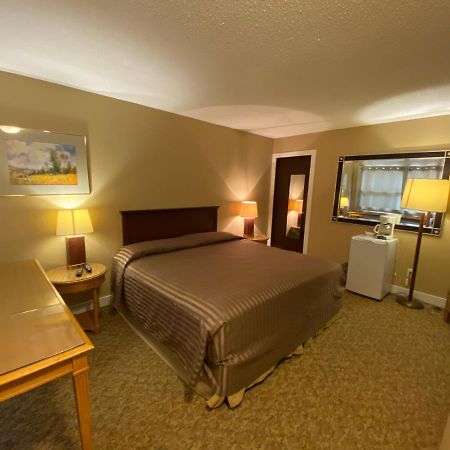 Twin Creeks Motel Lumby Eksteriør bilde