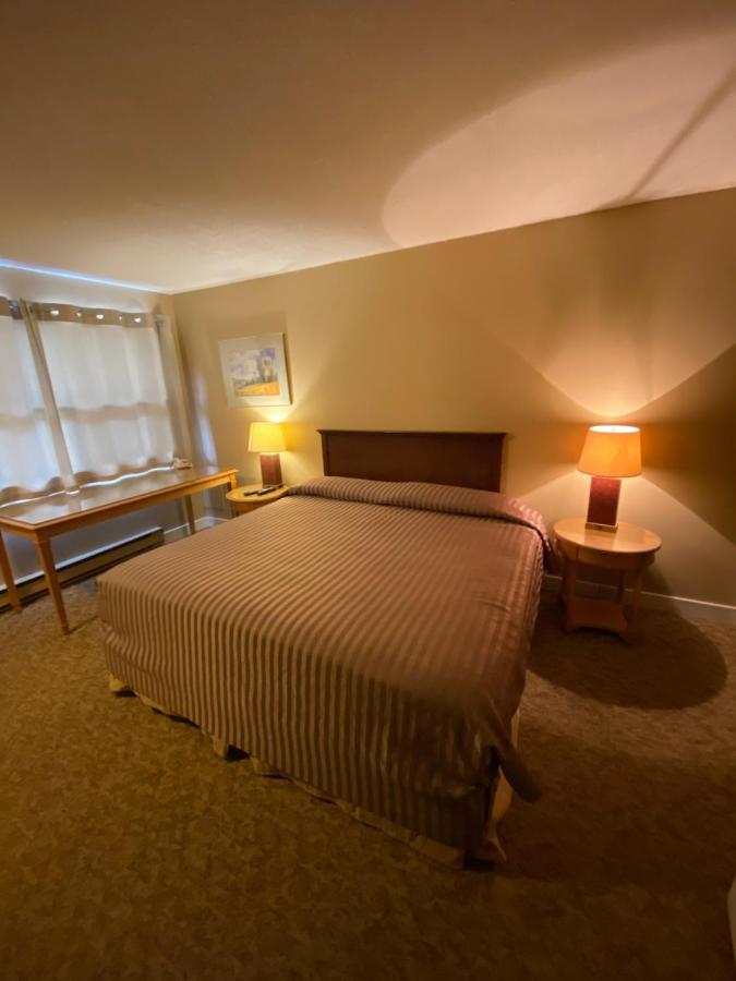 Twin Creeks Motel Lumby Eksteriør bilde