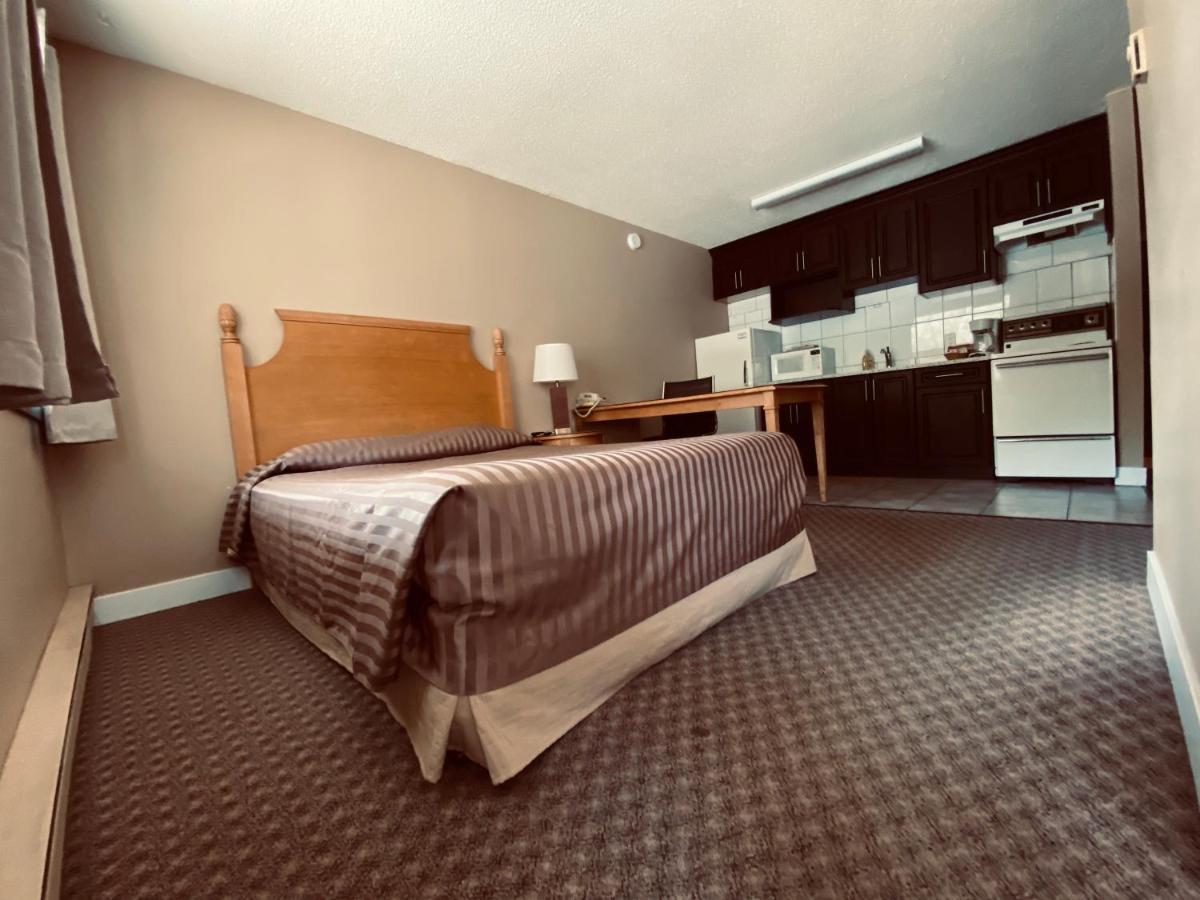 Twin Creeks Motel Lumby Eksteriør bilde
